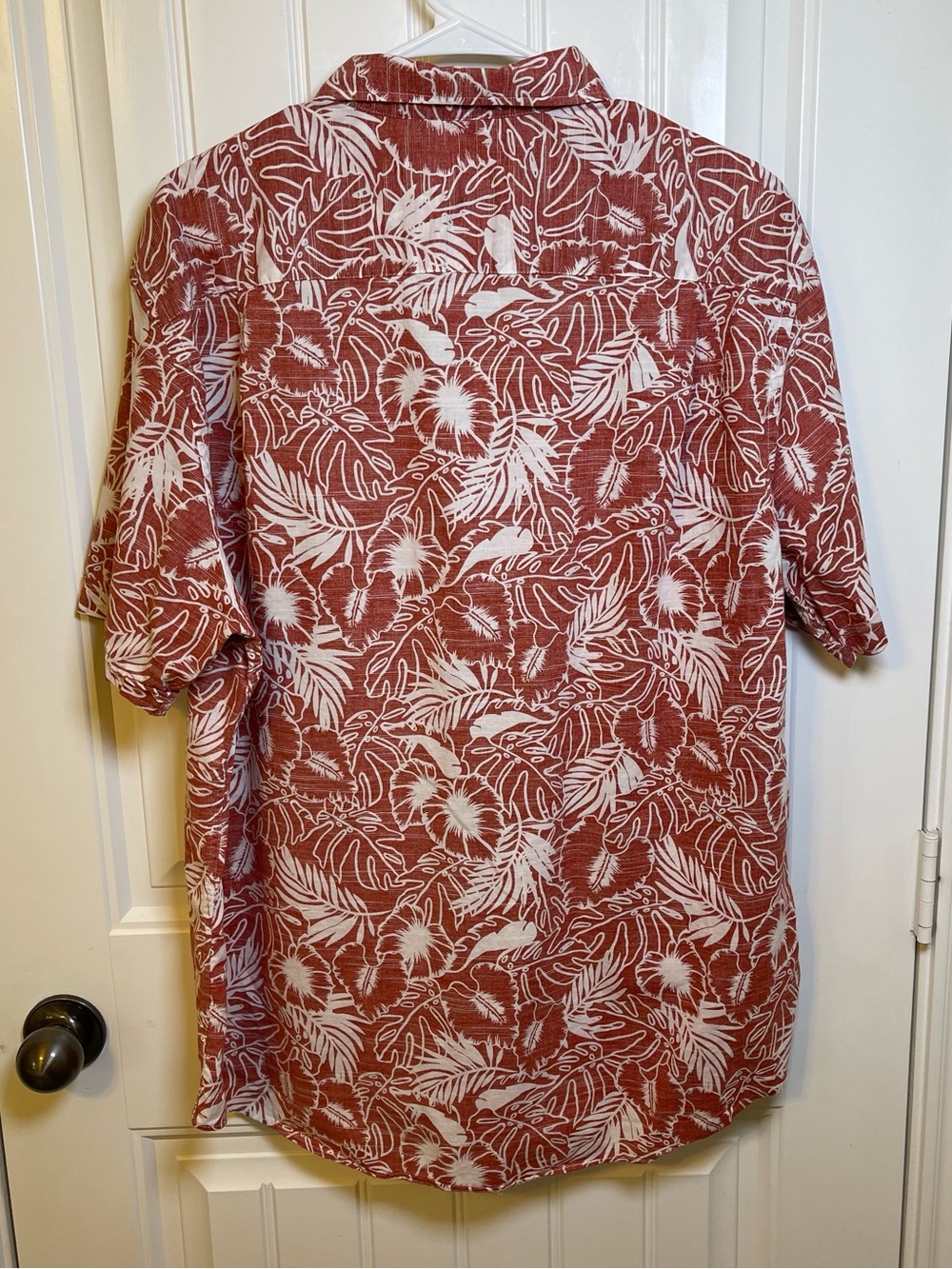 Van Heusen Men’s XL (17-17 1/2) Red & White Tropical Print Button-Down Shirt - Picture 2 of 8